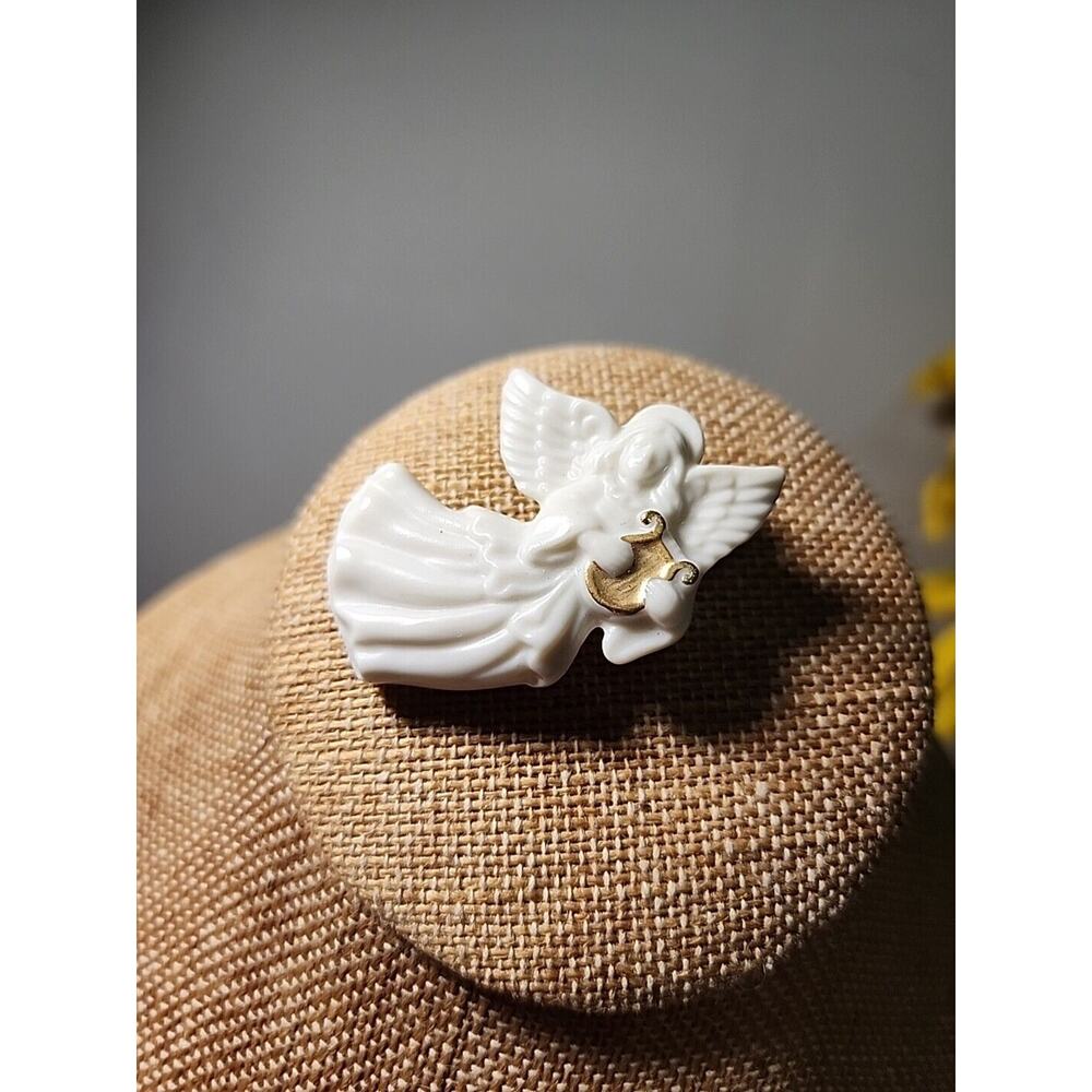 Vintage Signed LENOX White & Gold Porcelain Angel Brooch Pin Harp Lyre Christmas